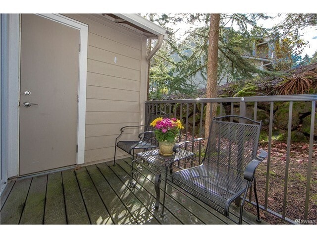 Building Photo - Beautiful Townhome 2 bedrooms and 2.5 bath...
