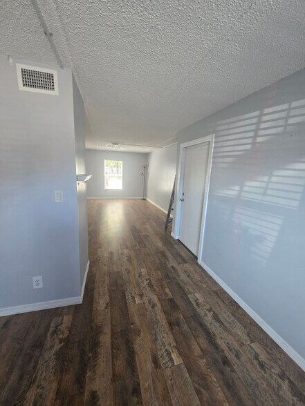 Building Photo - 1335 85th Ter N
