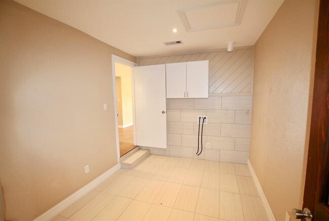 Building Photo - 3015 Quail Valley E Dr