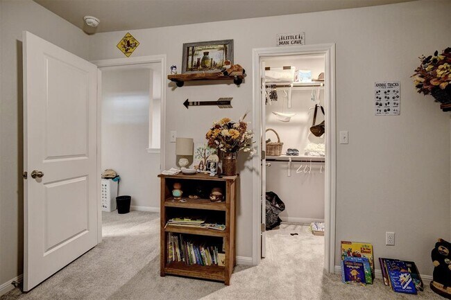 Building Photo - 205 Driftwood Ln