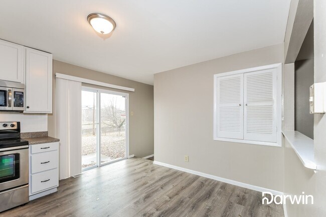 Building Photo - 1570 Bluefield Dr