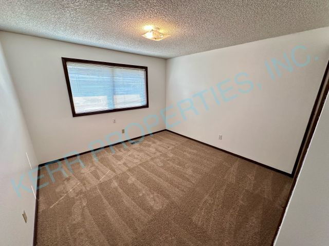 Building Photo - Charming 3-Bed Troutdale Home with Spacious 2,114 Sq Ft Layout & 2.5 Baths!
