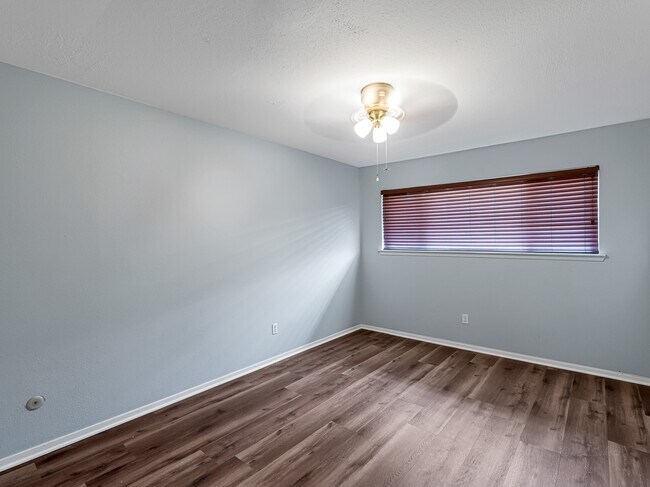 Building Photo - 2568 Bering Dr