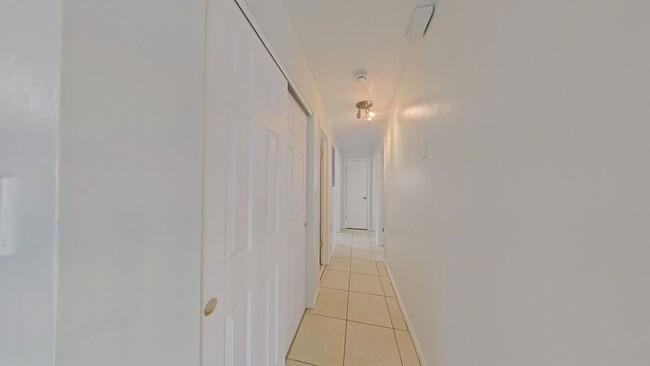 Building Photo - Charming 3-Bedroom Home with Sunroom and S...