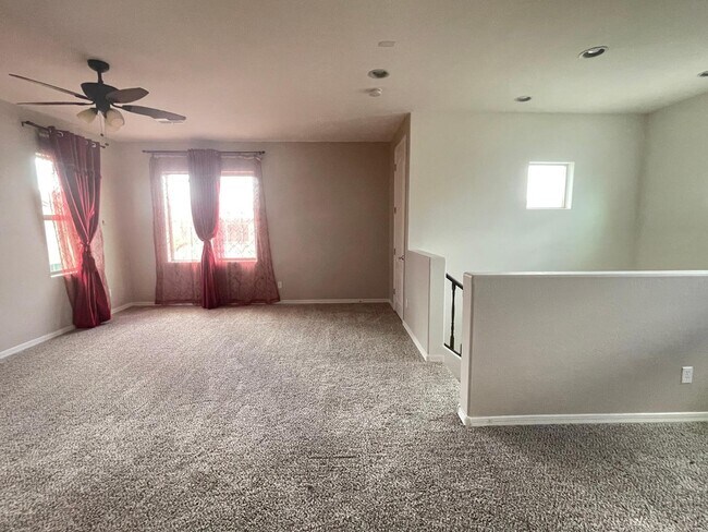 Building Photo - 1449 E Lovebird Ln