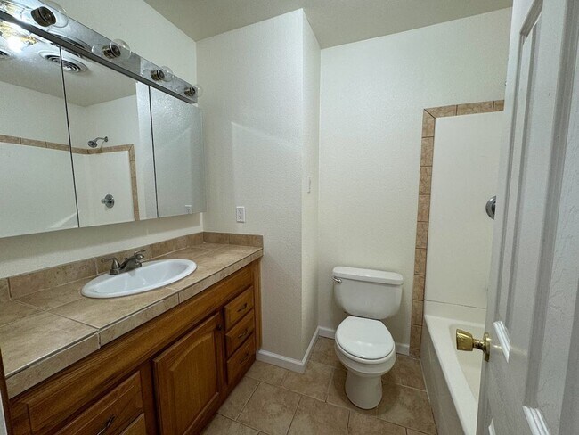 Building Photo - 2614 Palomar Pl