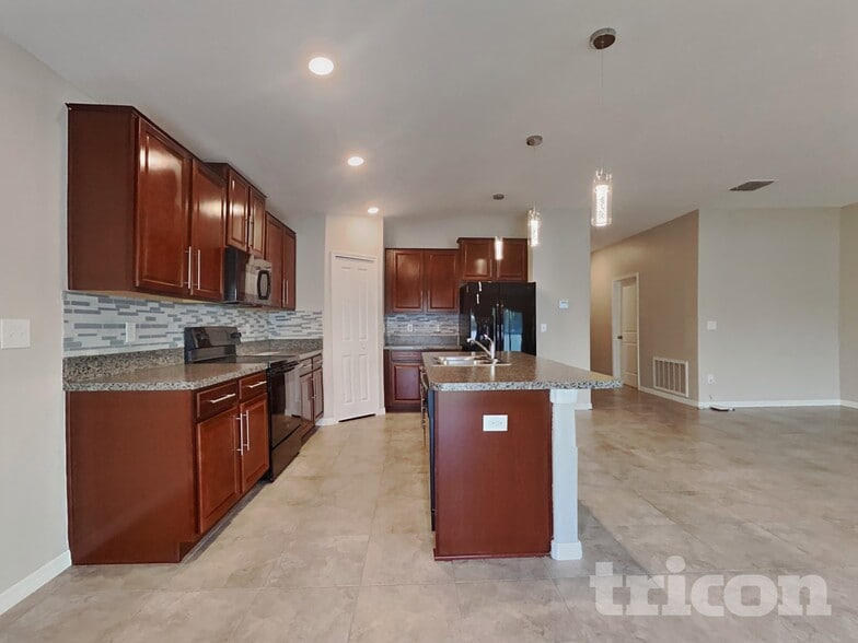 Building Photo - 10401 Carloway Hills Dr