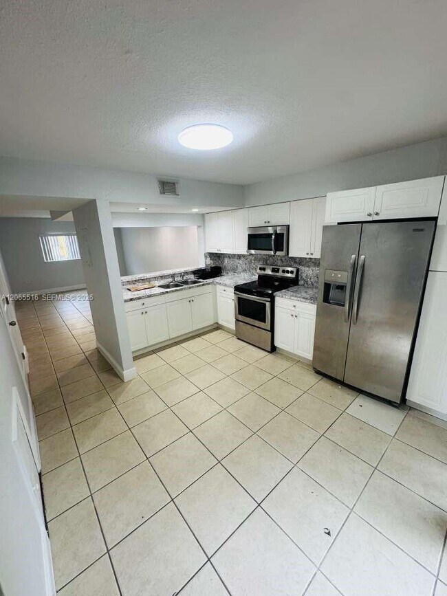 Building Photo - 8270 SW 149th Ct