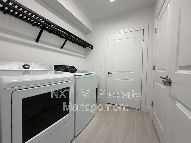 Building Photo - 16570 Ridgeview Cir