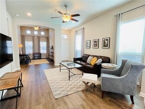 Building Photo - 2103 Dumfries Dr