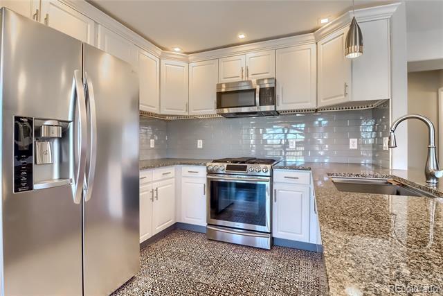 Building Photo - 16229 Hedgeway Dr