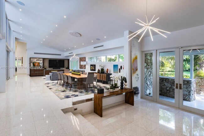 Building Photo - 5780 Las Palmas Dr