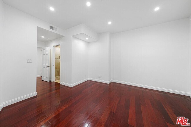 Building Photo - 235 S Gale Dr