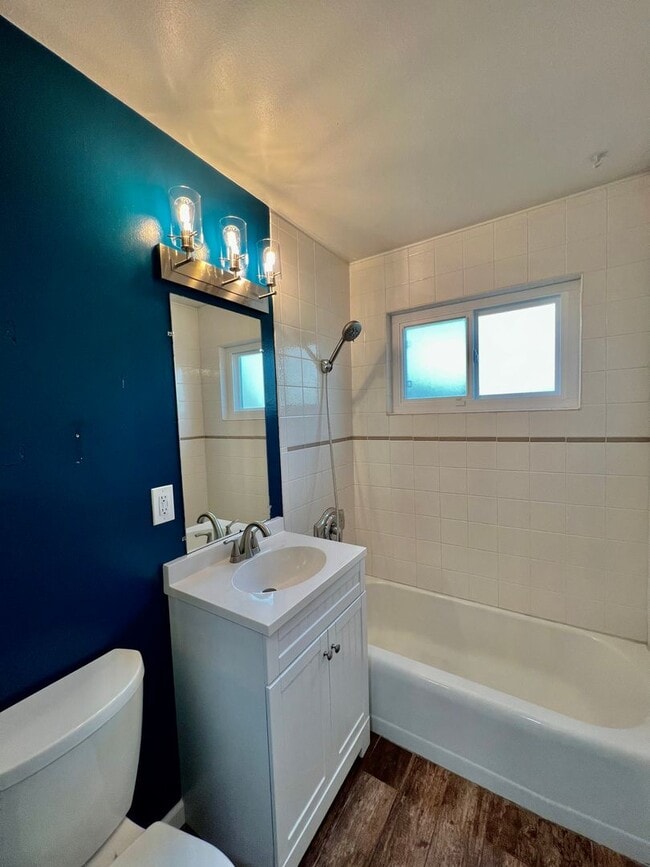 Building Photo - Beautiful 3B/2BA home with Washer/Dryer & ...