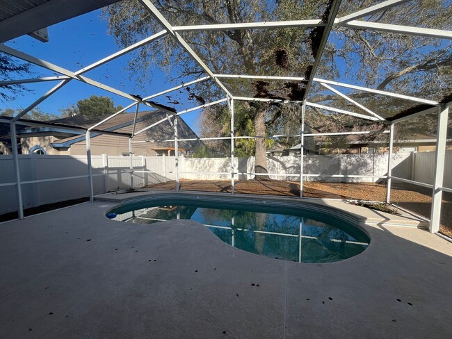 Building Photo - Beautiful 4 Bed 2.5 Bath Pool Home for Ren...