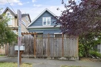 Building Photo - Charming 1906 Craftsman in Fremont — 3 Beds, Walk to Shops & Parks