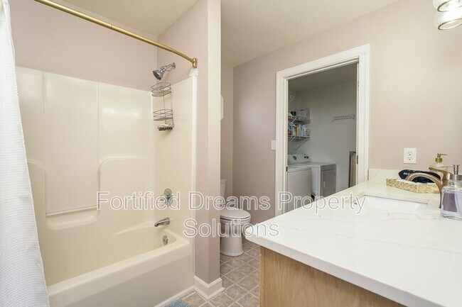 Building Photo - 395 Lake Dr