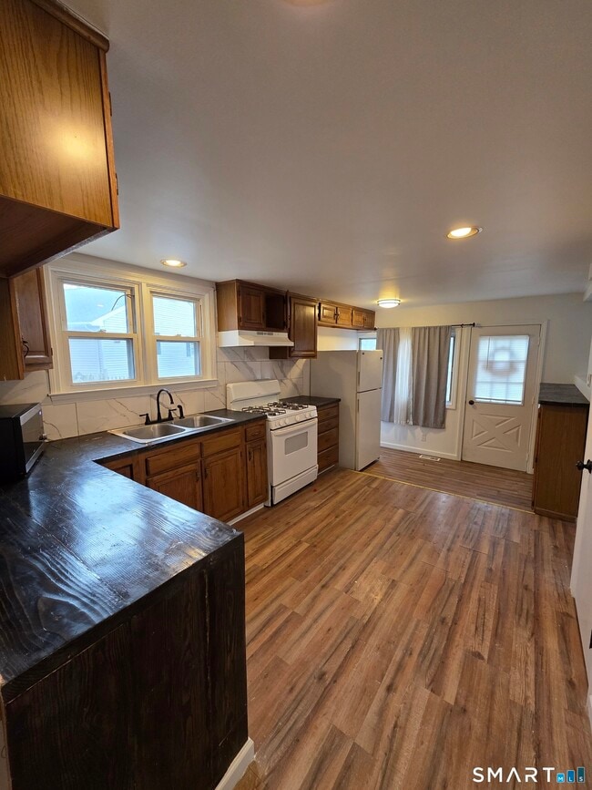 Building Photo - 784 Howe Ave