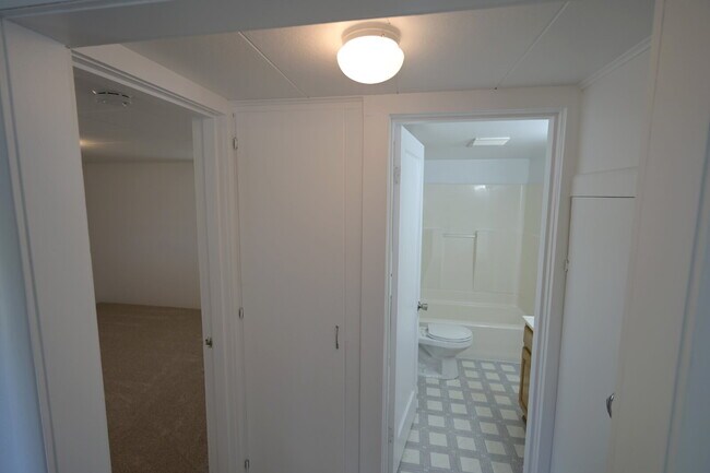 Building Photo - 2 bed 1 bath home with great view of Sequi...