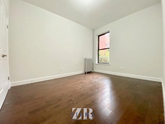 Building Photo - 792 Park Pl