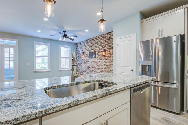 Building Photo - 2319 Watchtower Ln