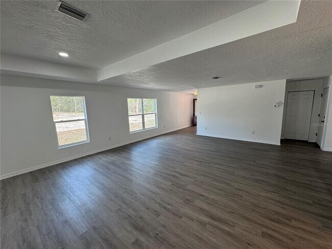 Building Photo - 8448 Balm St