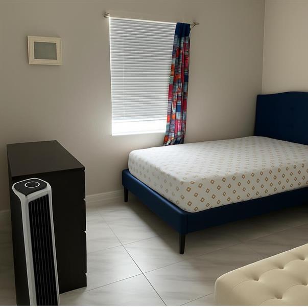 Building Photo - 1517 NW 3rd Ave