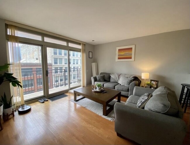 Building Photo - 1 bedroom in Chicago IL 60605