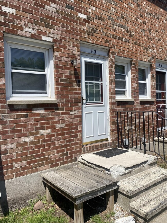 Building Photo - 63 Hiltbrand-Unit 4-3