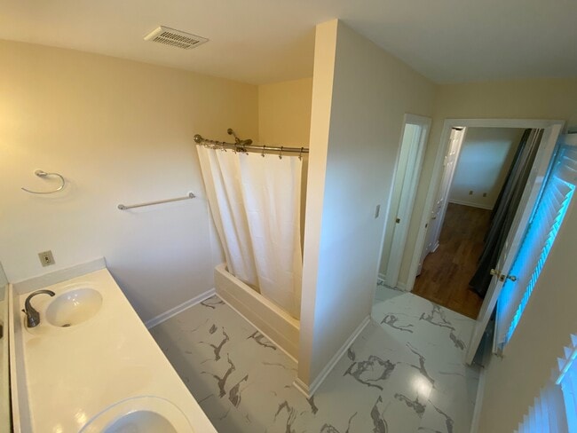 Building Photo - 8705 Mill Run Dr