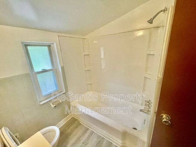 Building Photo - 447 Idlewood Rd