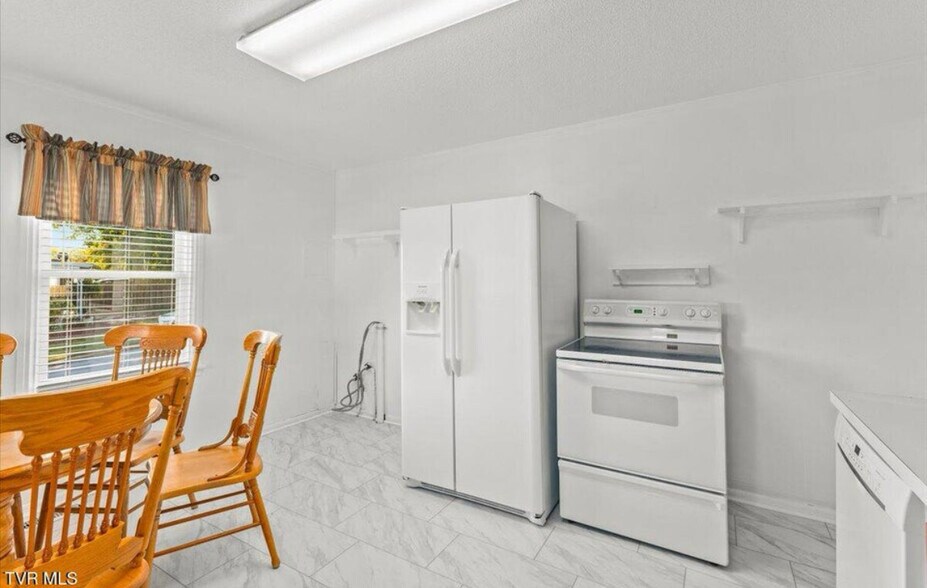 Building Photo - 707 Lincoln Ave