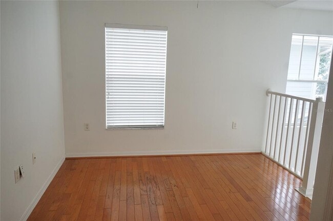 Building Photo - 402 S Willow Ave