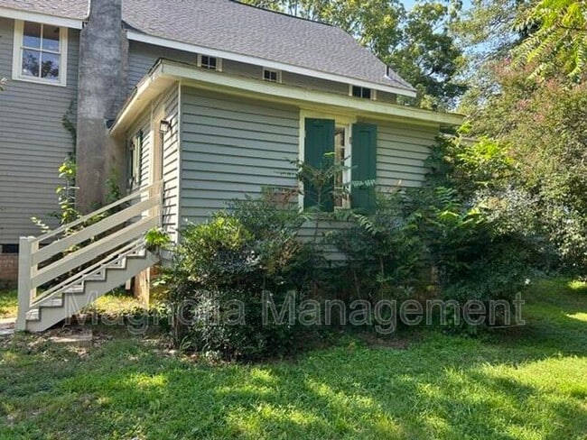 Building Photo - 228 Bragg St