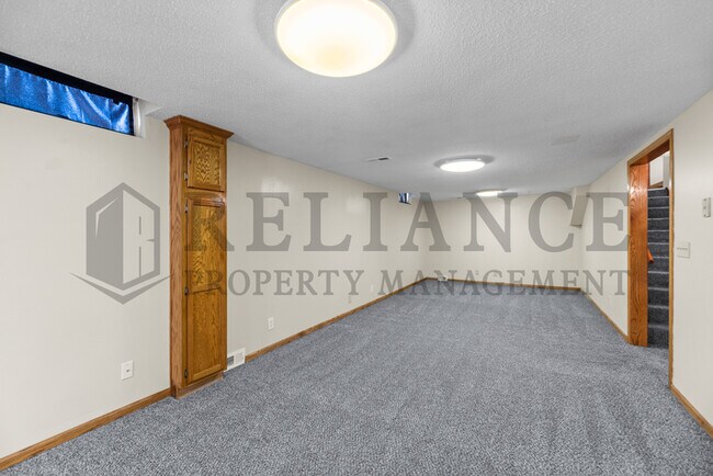 Building Photo - 3052 S Bonn Ave