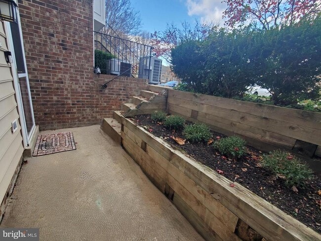 Building Photo - 2433 Wentworth Dr