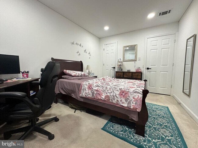 Building Photo - 12103 Salemtown Dr