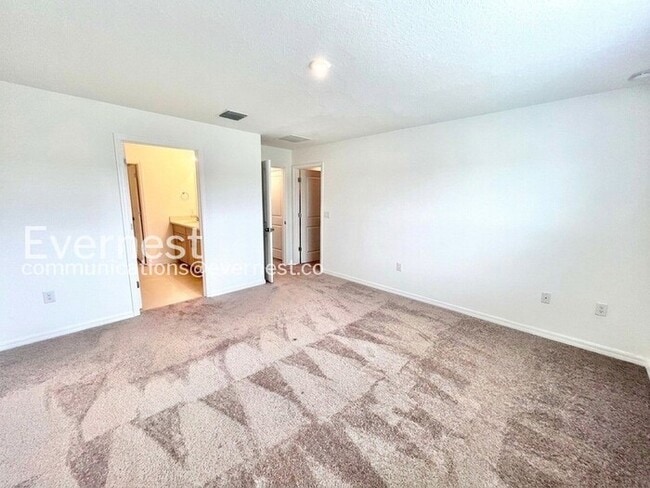 Building Photo - Spacious 5 Bed, 3.5 Bath Home with Fenced Yard and 2-Car Garage | Available Soon!