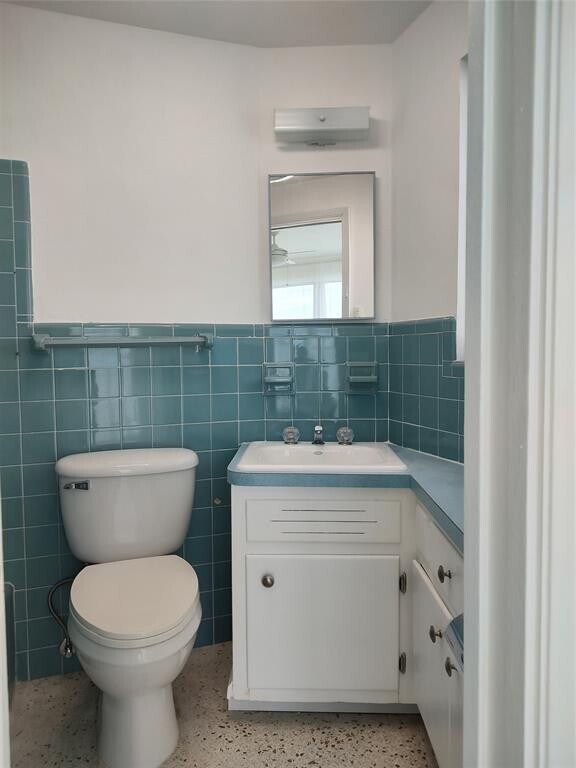 Building Photo - 2727 Yacht Club Blvd