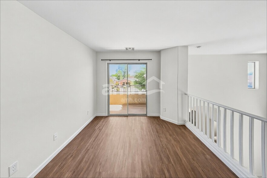 Building Photo - 3910 E Hematite Ln