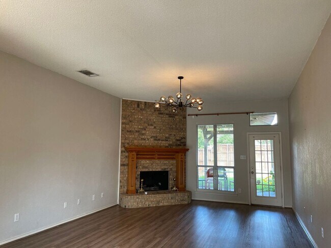 Building Photo - 3 Bedroom 2 bath home in Allen, TX!