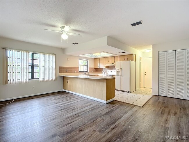 Building Photo - 1237 N Lion Cub Point