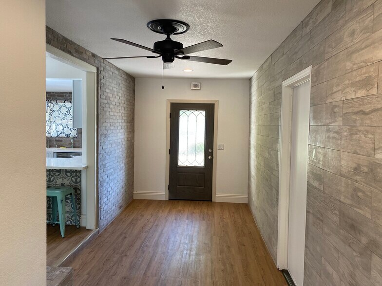 Building Photo - 74166 Fairway Dr