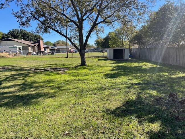 Building Photo - 229 Travis Ln