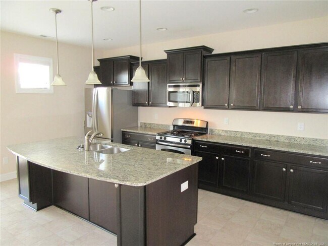Building Photo - 512 Rossendale Dr