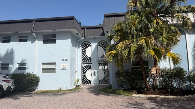 Building Photo - 1470 N Dixie Hwy