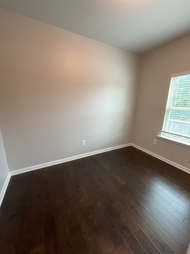 Building Photo - Discover Where Style Meets Function! Spaci...