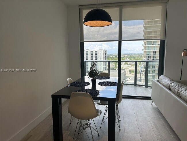 Building Photo - 121 NE 34th St