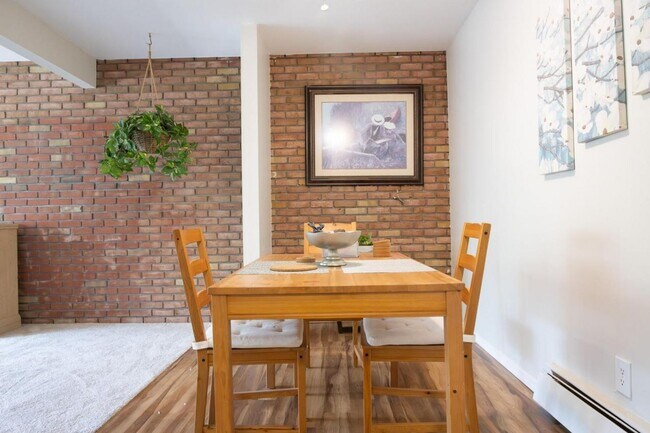 Building Photo - Large Renovated Condo near EMU