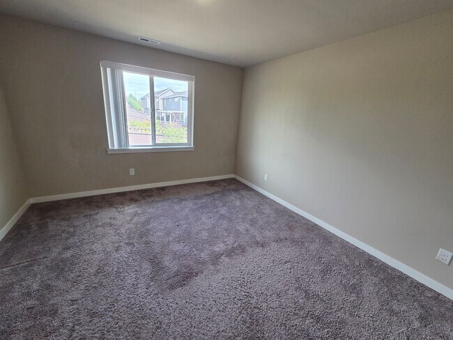 Building Photo - 2524 Jacaranda Ave